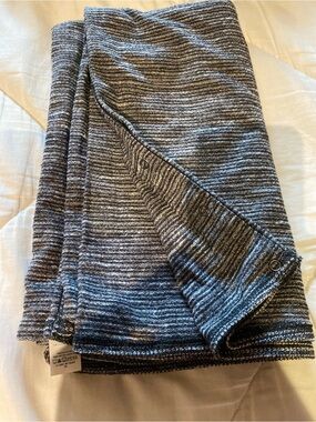 Lululemon infinity scarf